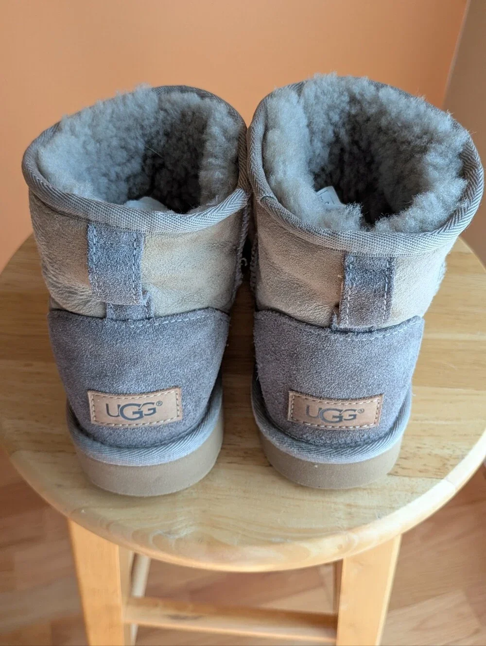 UGG Short Shearling Boots in Light Tan Size 6